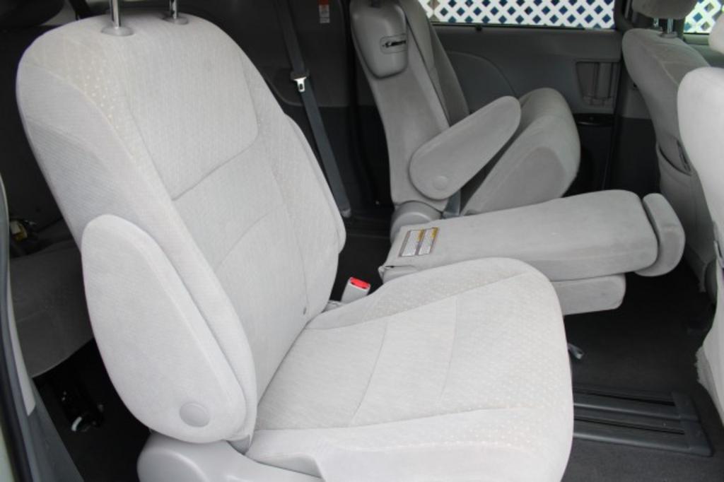 2019 Toyota Sienna - $25,988