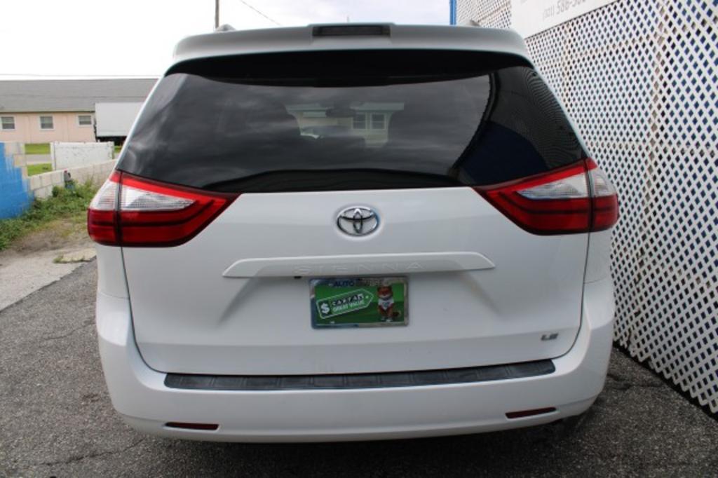 2019 Toyota Sienna - $25,988