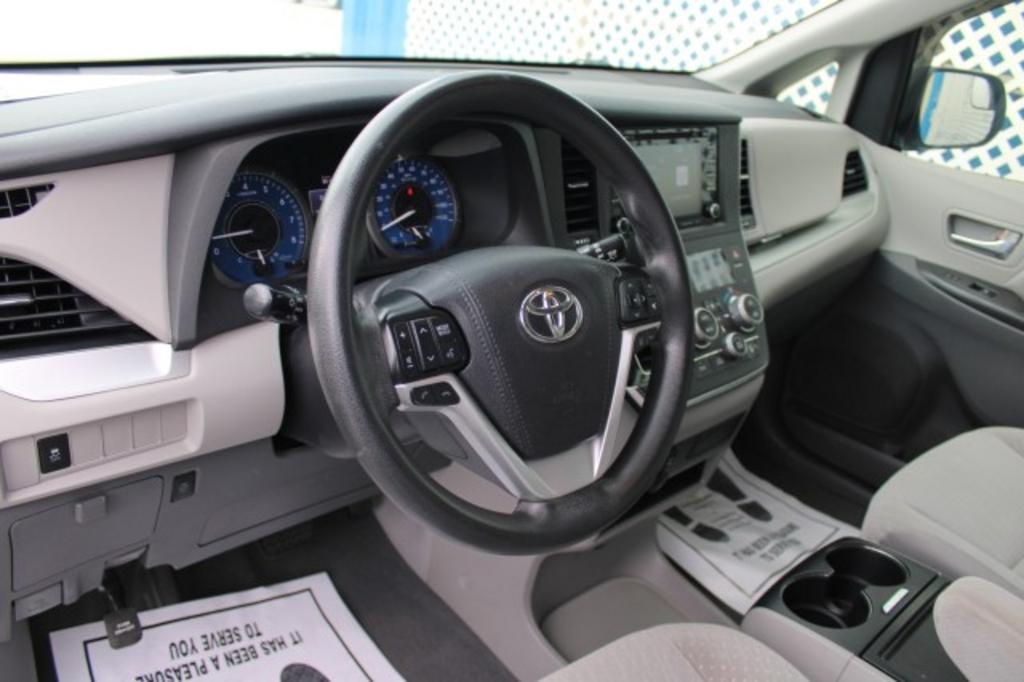 2019 Toyota Sienna - $25,988