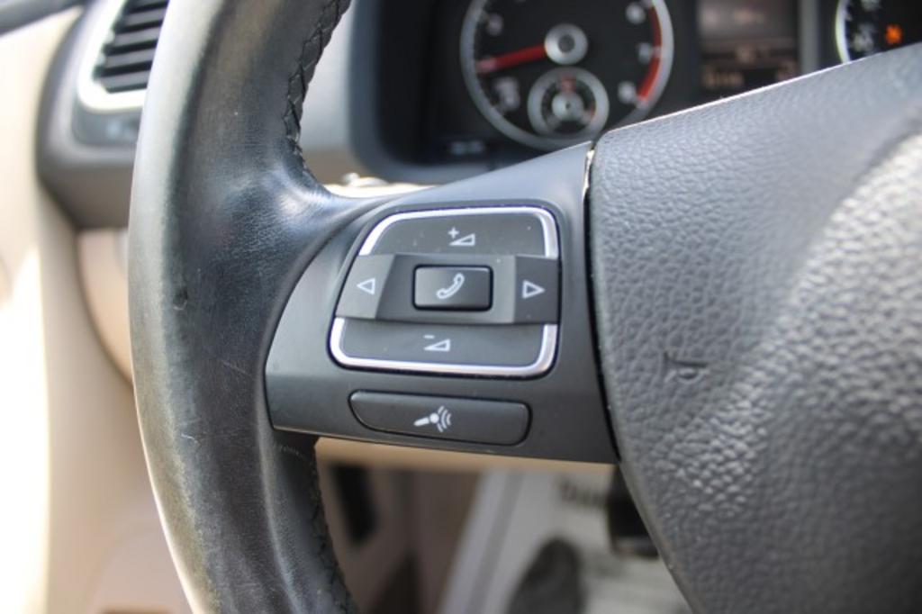 2015 Volkswagen Eos - $16,988