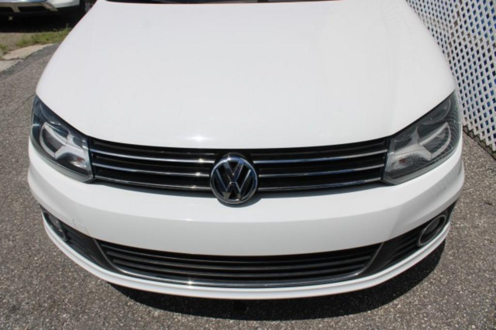 2015 Volkswagen Eos - $16,988