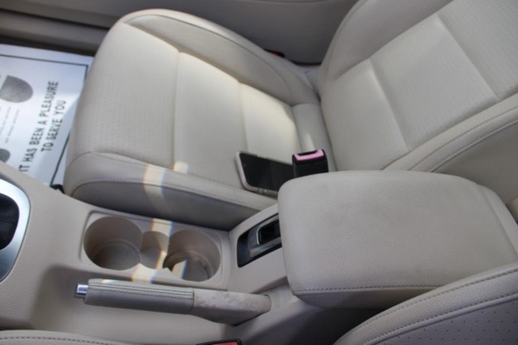 2015 Volkswagen Eos - $16,988
