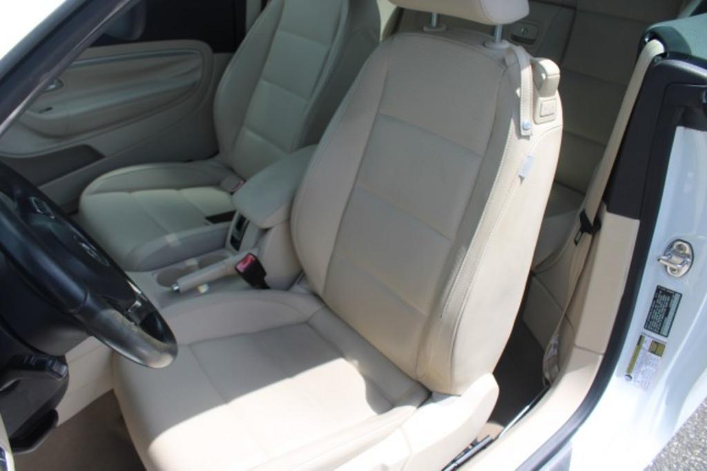 2015 Volkswagen Eos - $16,988