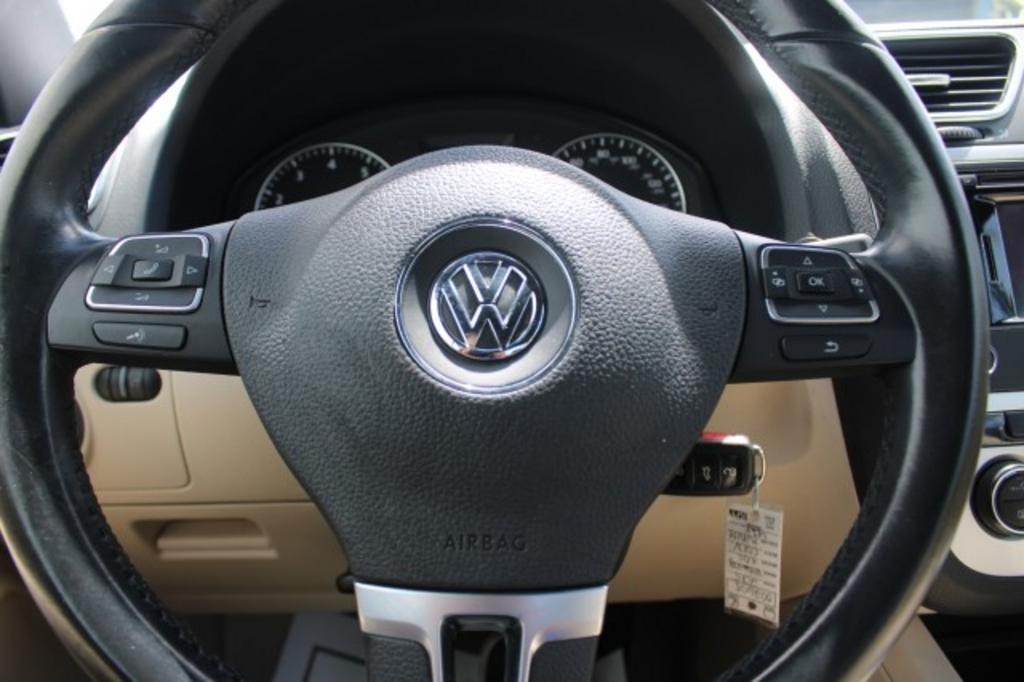 2015 Volkswagen Eos - $16,988