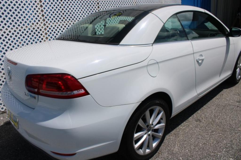 2015 Volkswagen Eos - $16,988