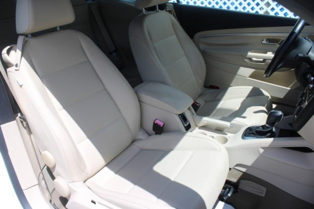 2015 Volkswagen Eos - $16,988