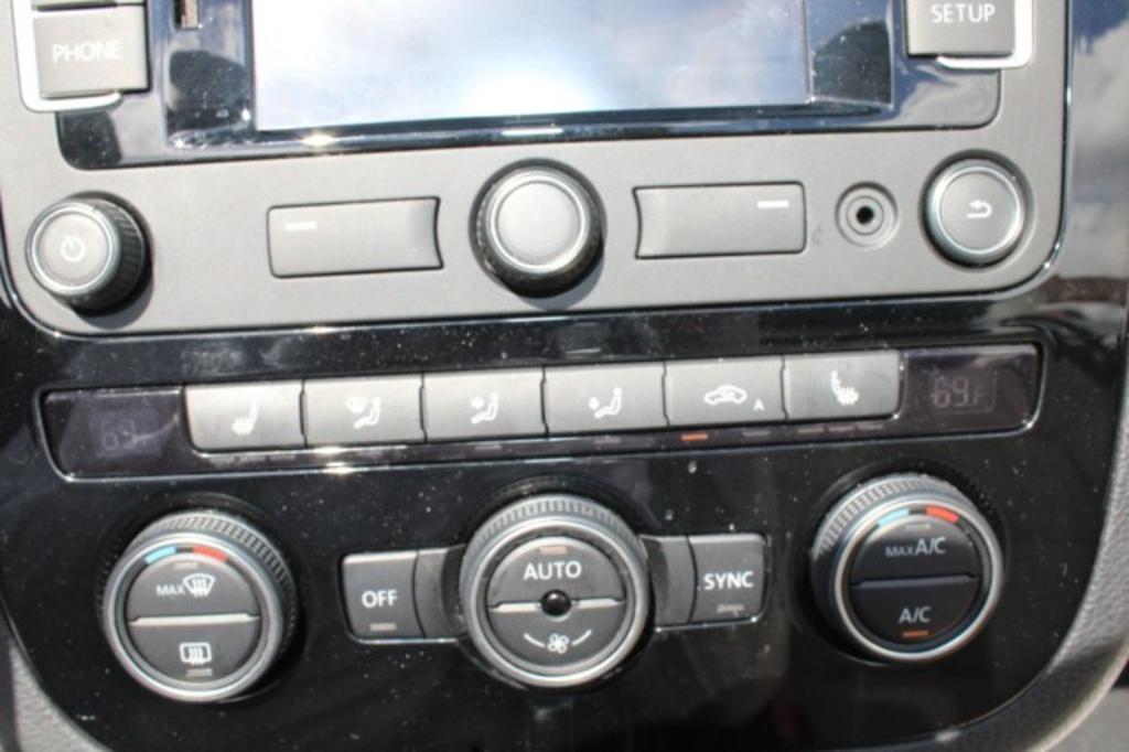 2015 Volkswagen Eos - $16,688