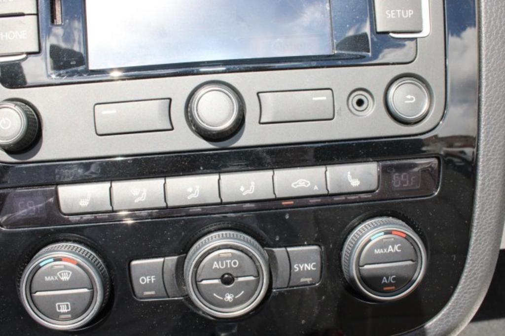 2015 Volkswagen Eos - $16,688