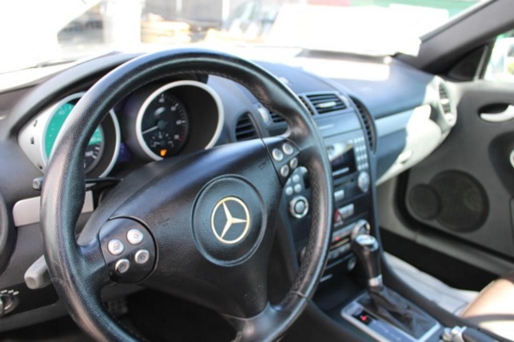 2005 Mercedes-Benz SLK-Class SLK350 photo