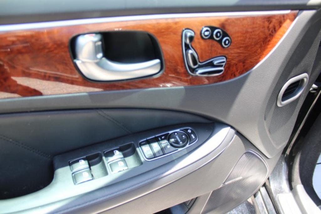 2016 Hyundai Equus - $20,387