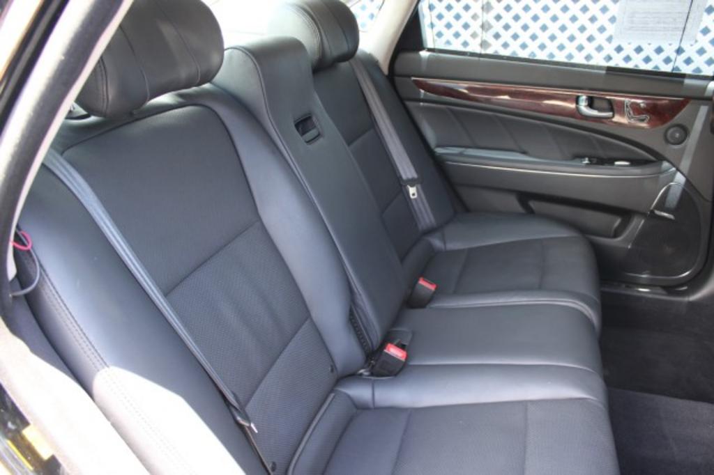 2016 Hyundai Equus - $20,387