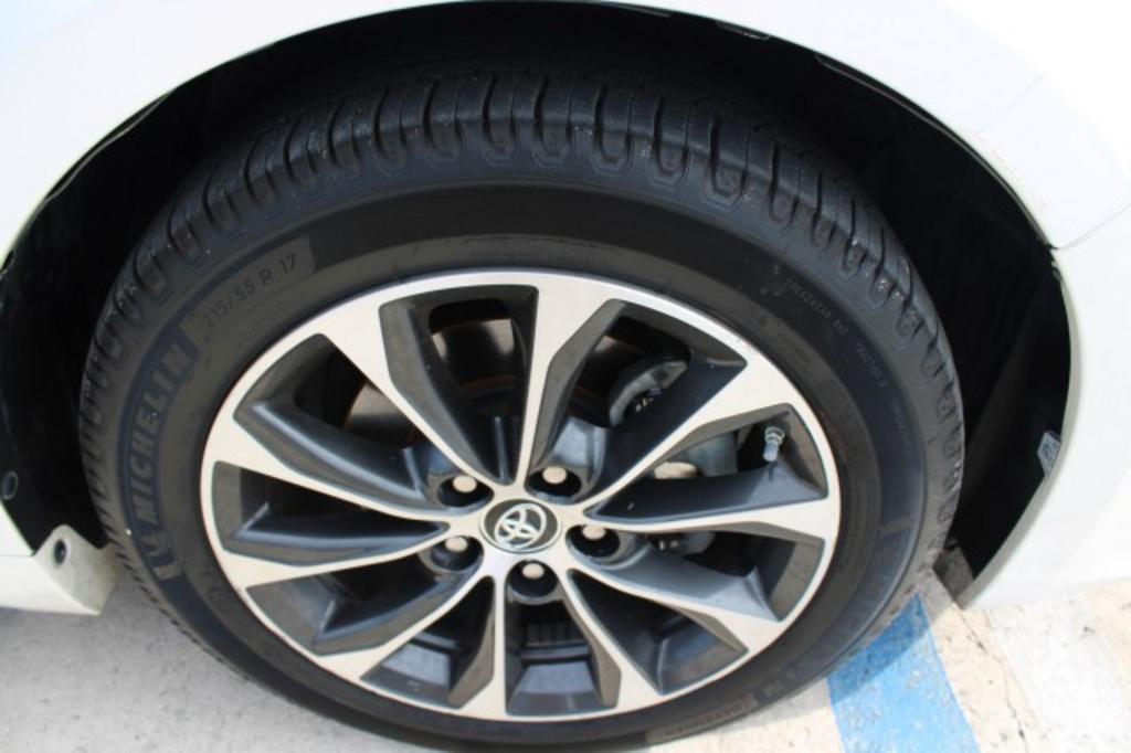 2016 Toyota Avalon XLE photo