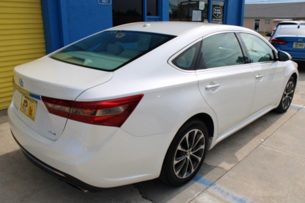 2016 Toyota Avalon XLE photo