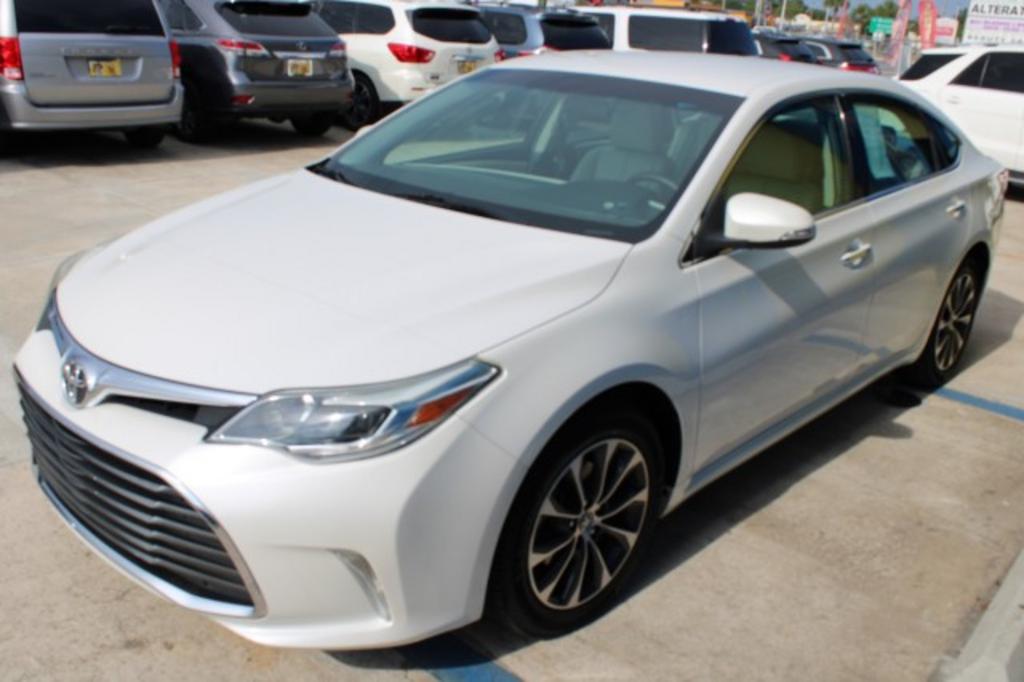 2016 Toyota Avalon XLE photo