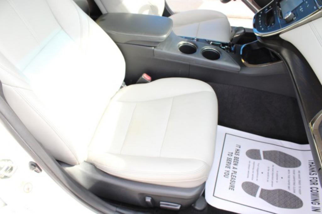 2016 Toyota Avalon XLE photo