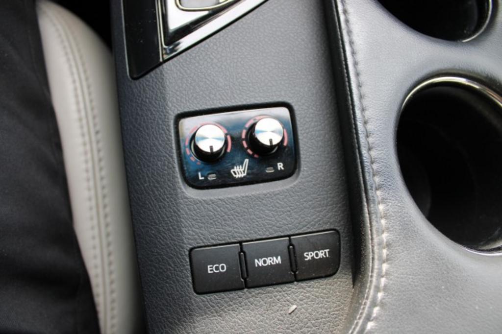 2016 Toyota Avalon XLE photo