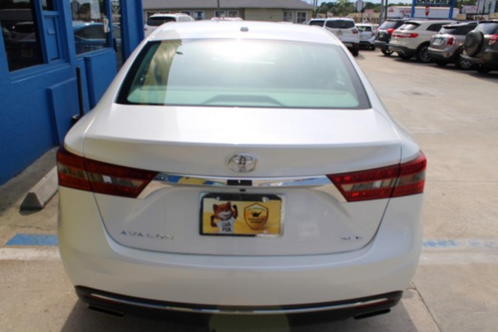 2016 Toyota Avalon XLE photo