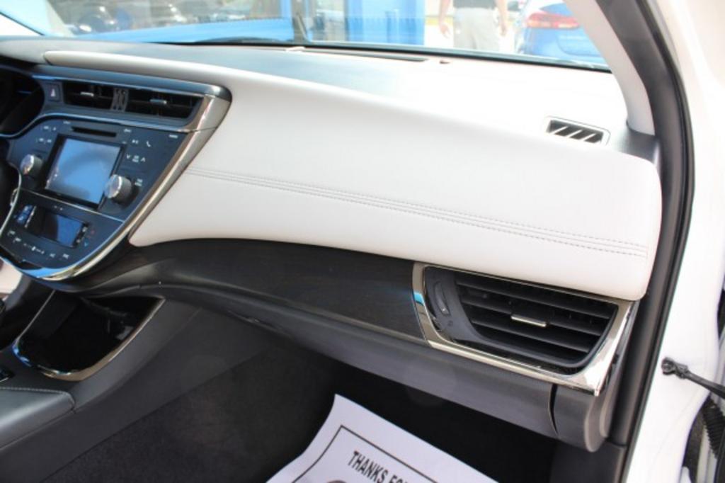 2016 Toyota Avalon XLE photo