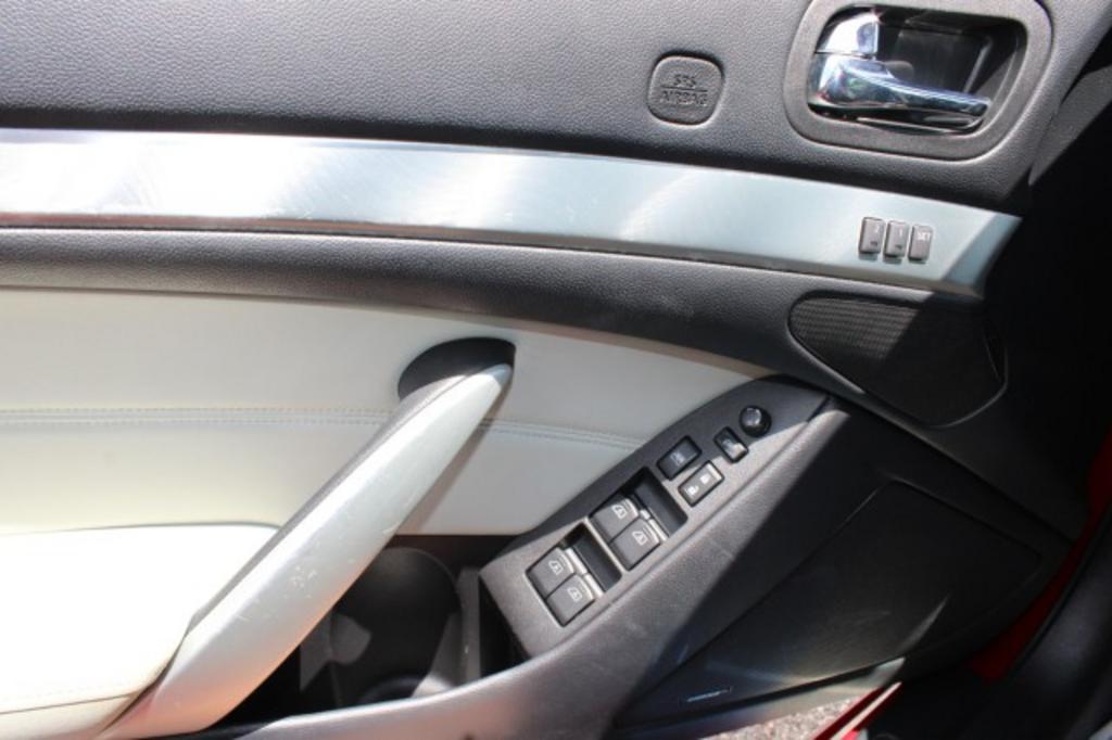 2013 Infiniti Legend photo