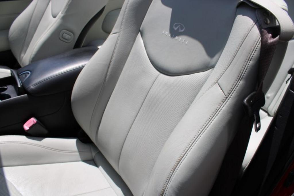 2013 Infiniti Legend photo