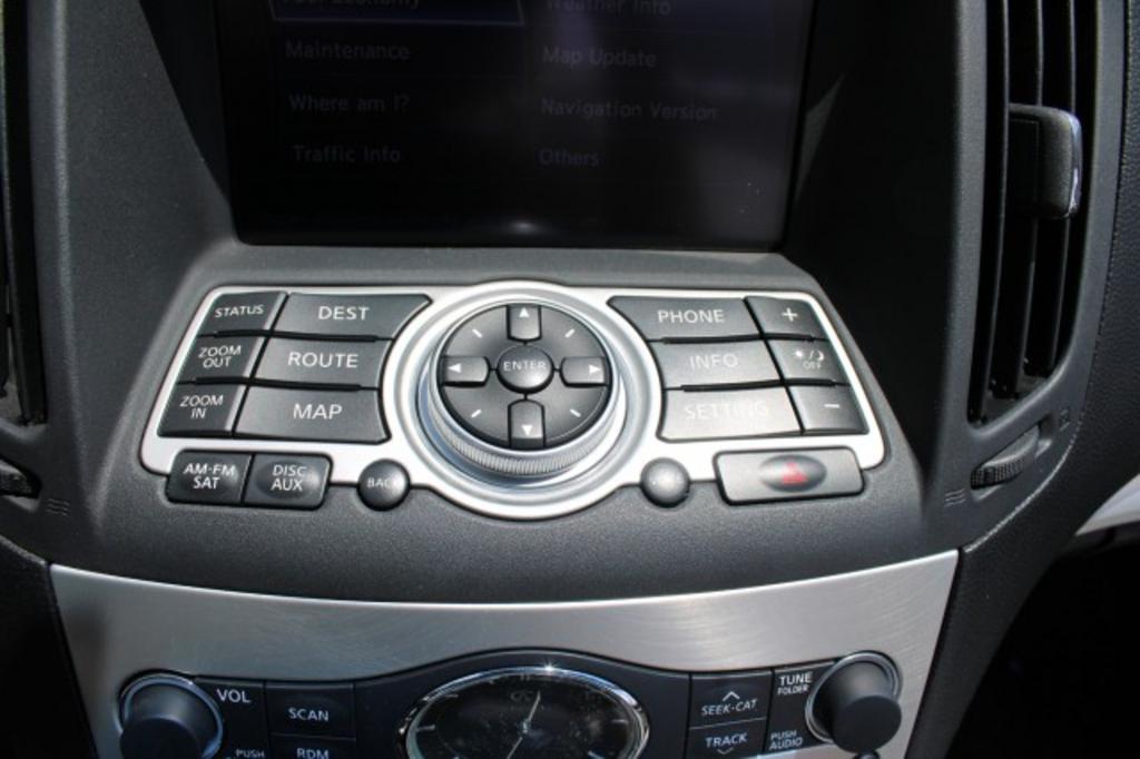 2013 Infiniti Legend photo