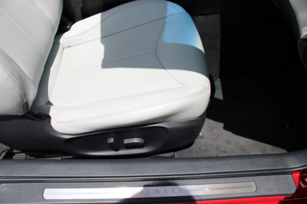2013 Infiniti Legend photo
