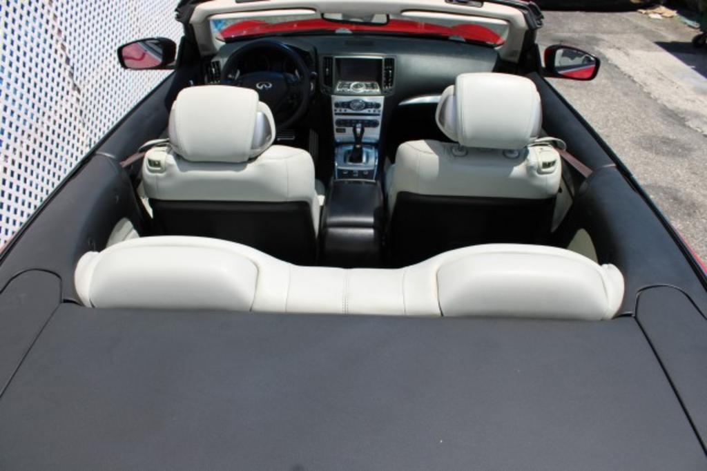 2013 Infiniti Legend photo