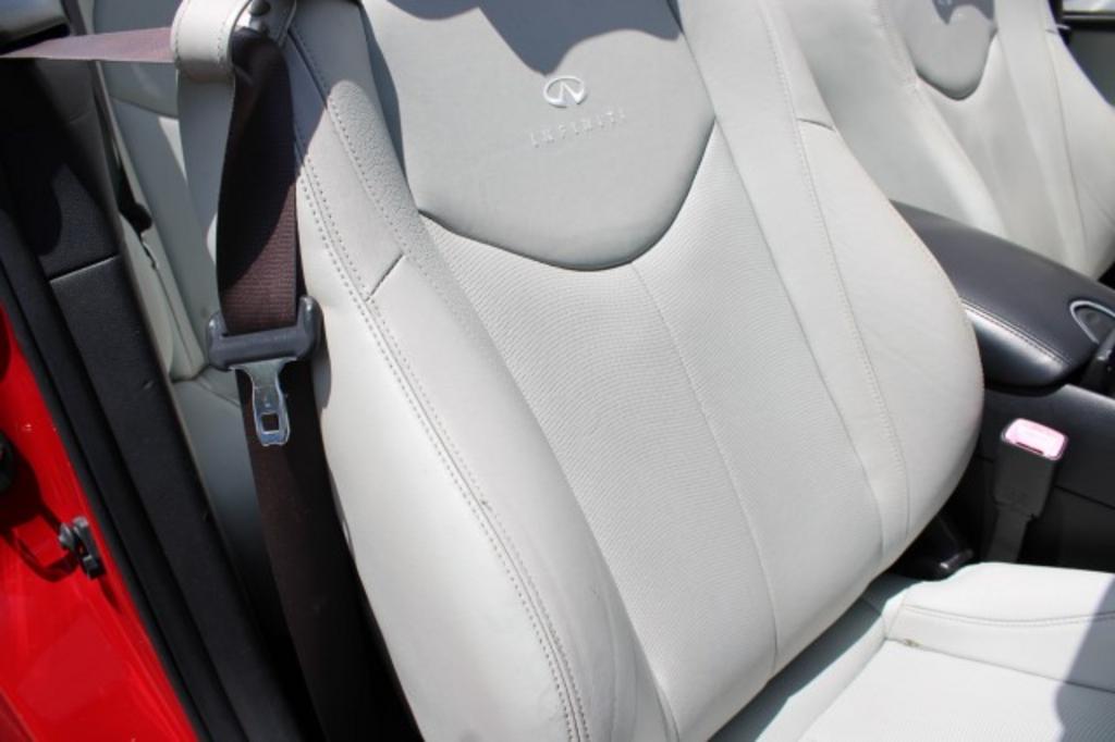 2013 Infiniti Legend photo