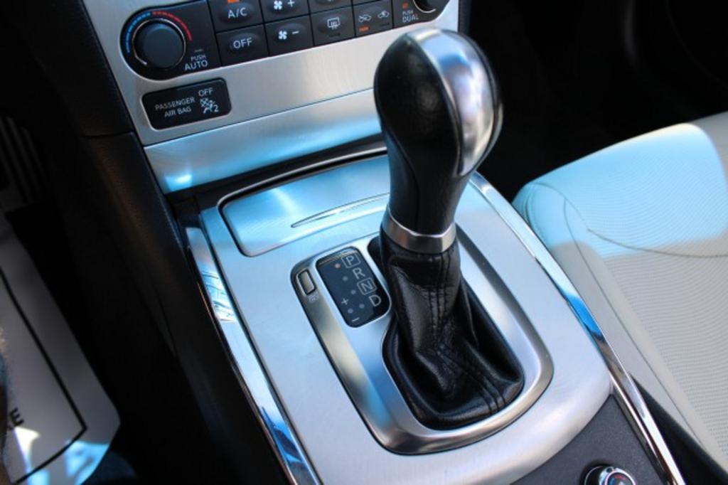 2013 Infiniti Legend photo