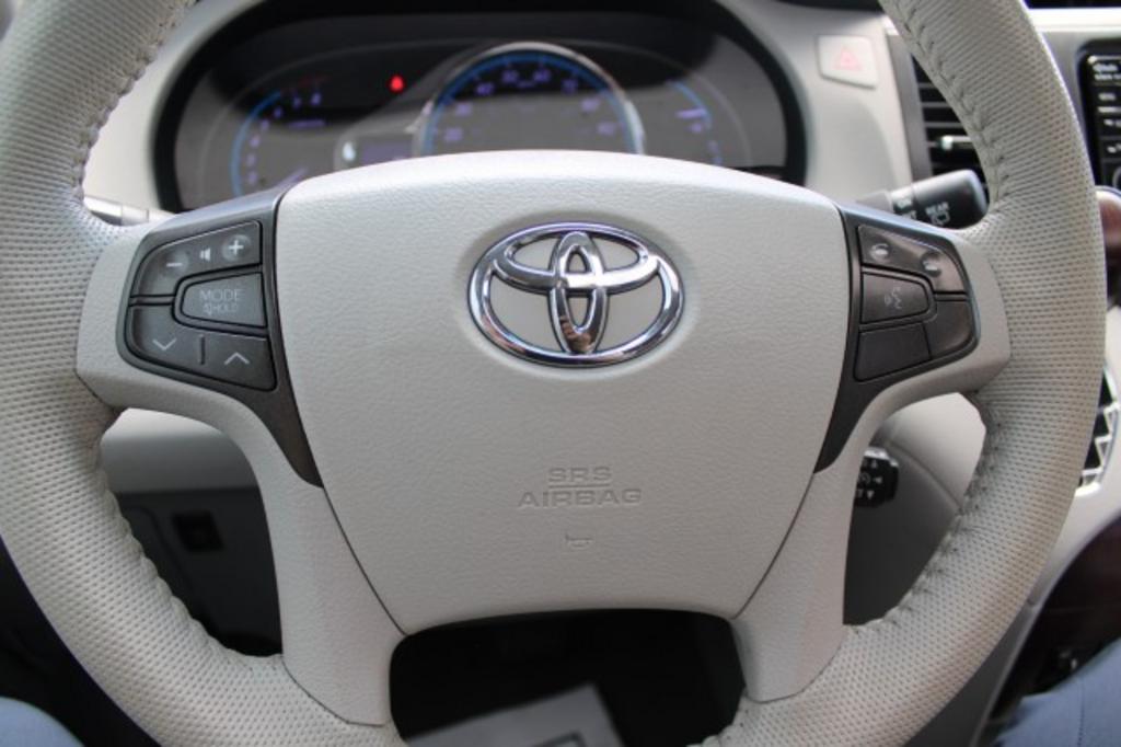 2013 Toyota Sienna - $18,988