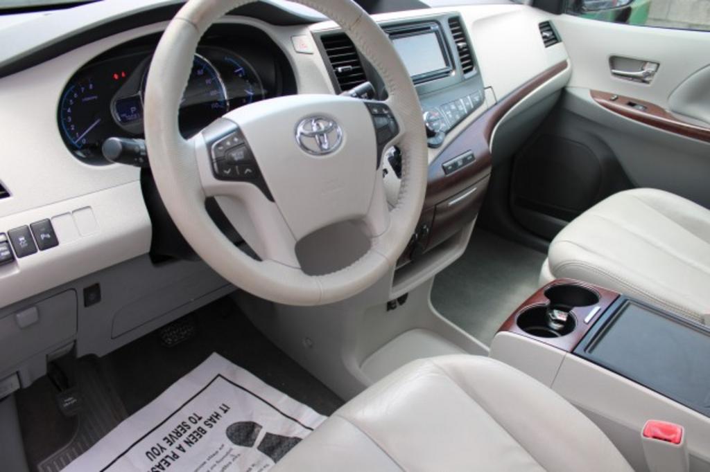 2013 Toyota Sienna - $18,988