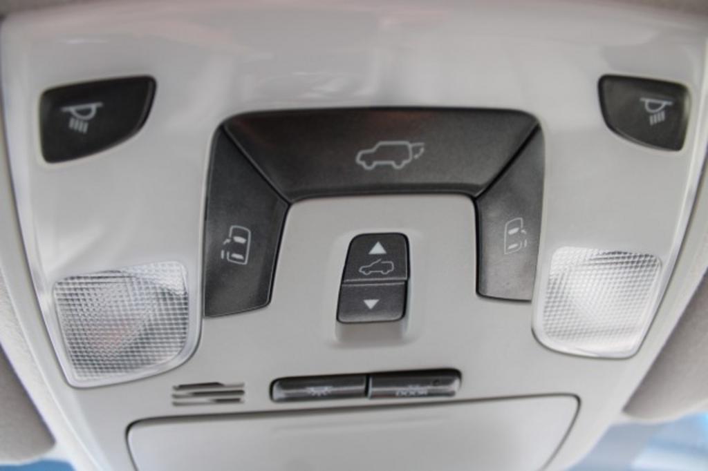 2013 Toyota Sienna - $18,988