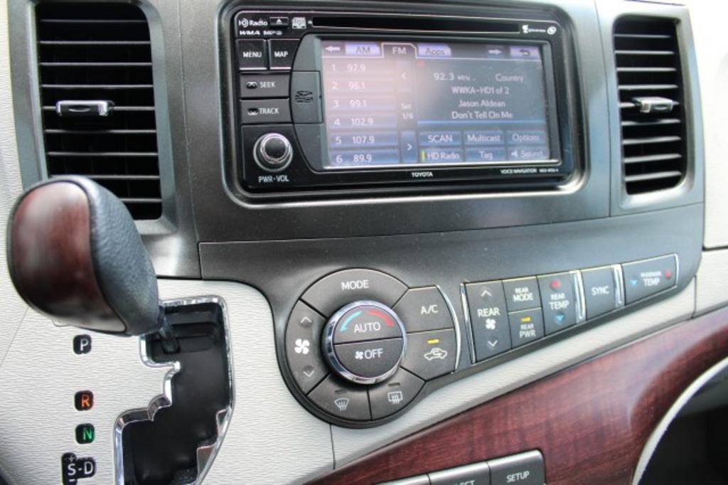 2013 Toyota Sienna - $18,988
