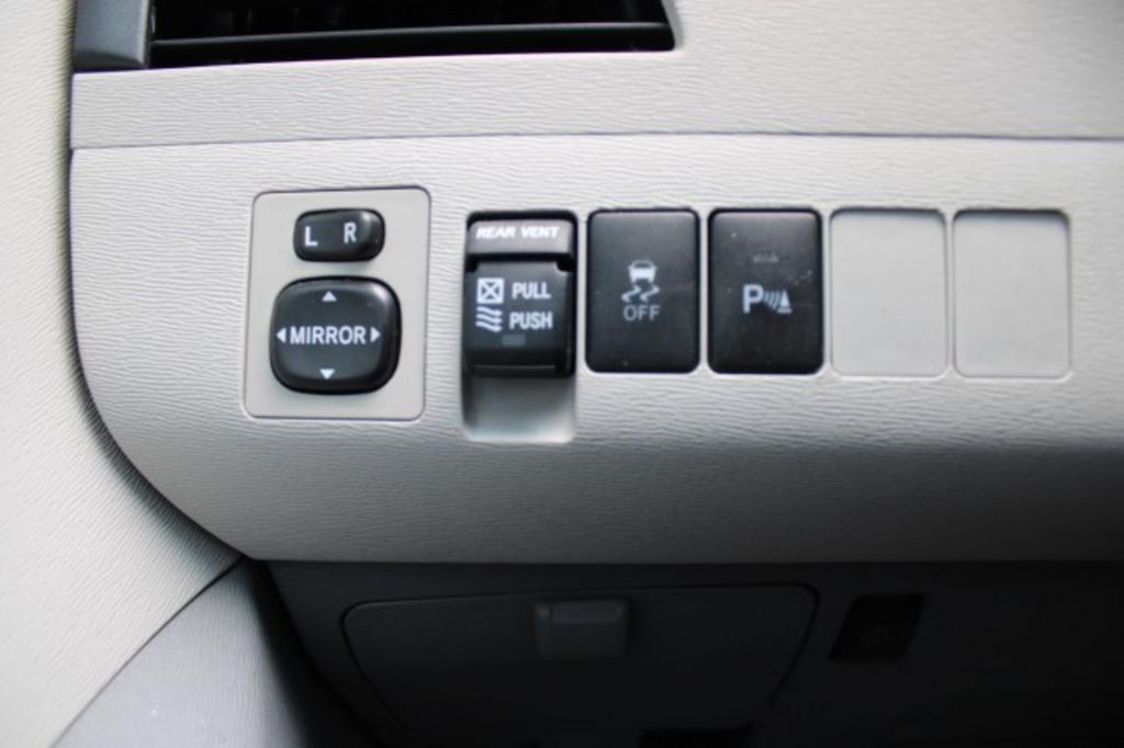 2013 Toyota Sienna - $18,988
