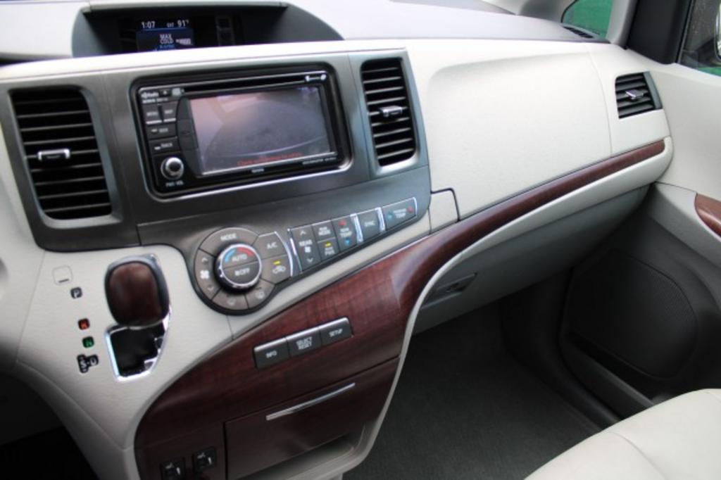2013 Toyota Sienna - $18,988
