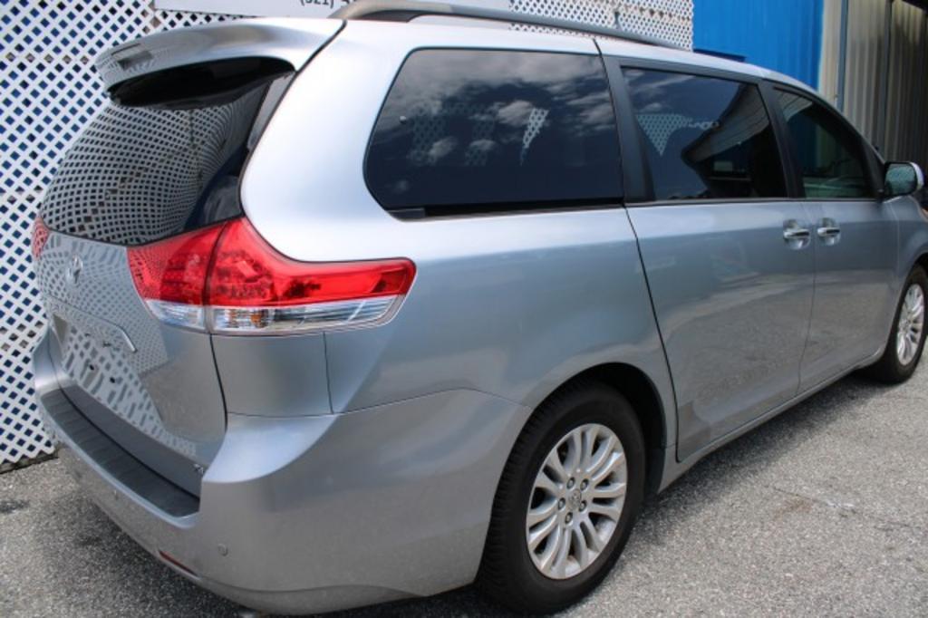 2013 Toyota Sienna - $18,988