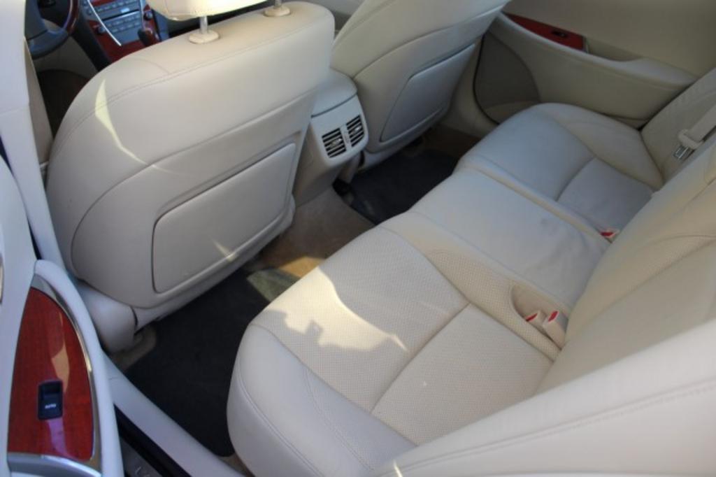2010 LEXUS ES Sedan - $15,300