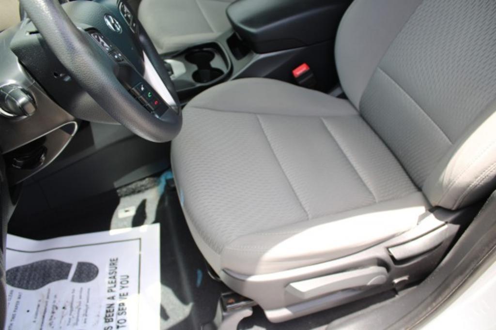 2017 Hyundai Santa FE Sport - $13,988
