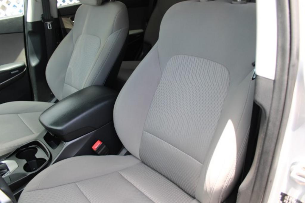2017 Hyundai Santa FE Sport - $13,988