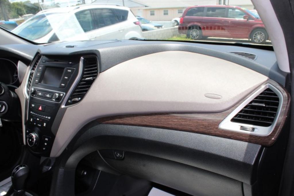 2017 Hyundai Santa FE Sport - $13,988