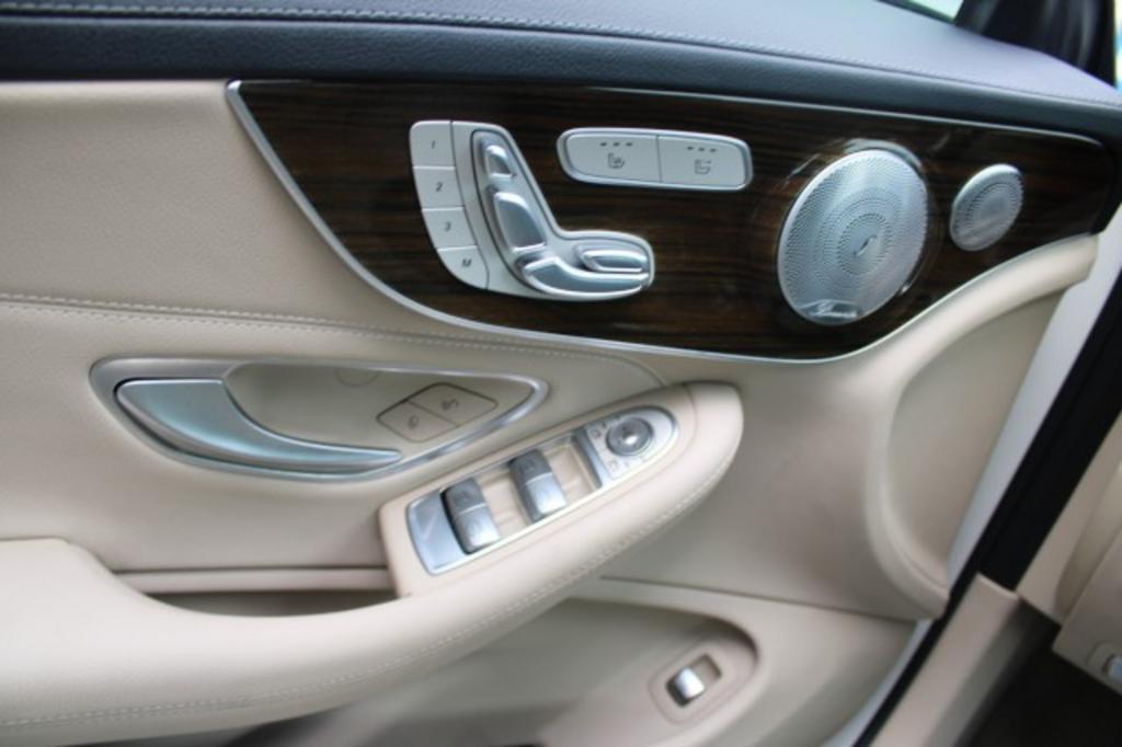 2017 Mercedes-Benz C300 - $24,988