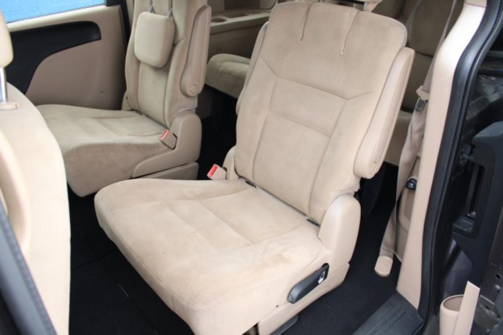 2015 Dodge Grand Caravan - $7,988