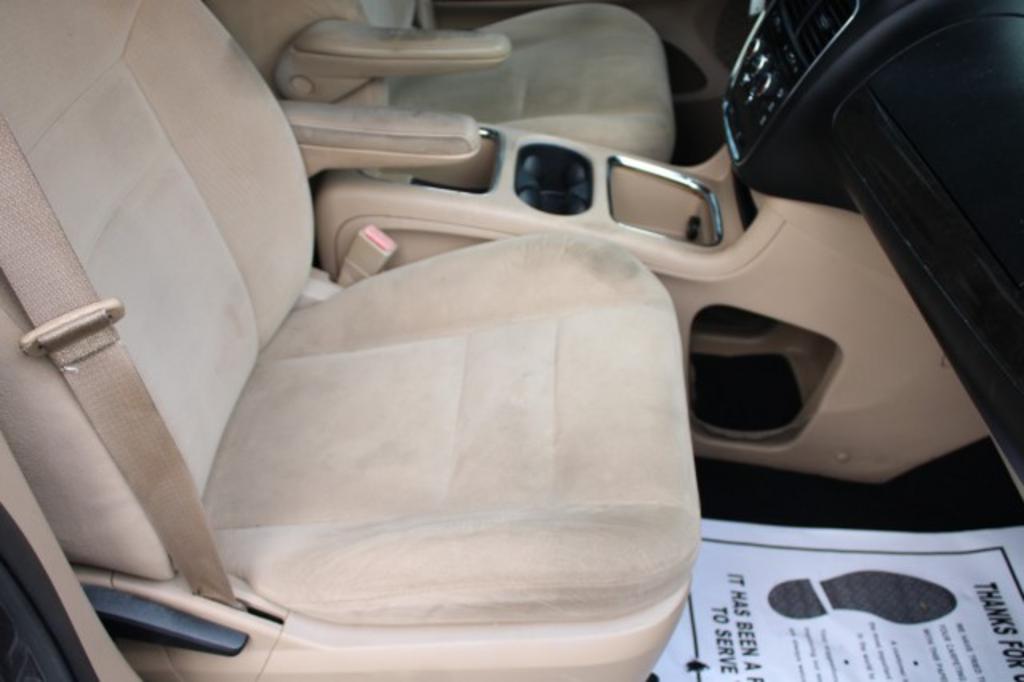 2015 Dodge Grand Caravan - $7,988