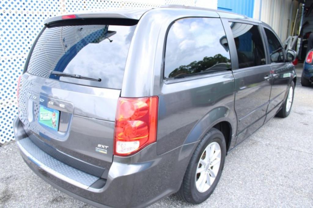 2015 Dodge Grand Caravan - $7,988