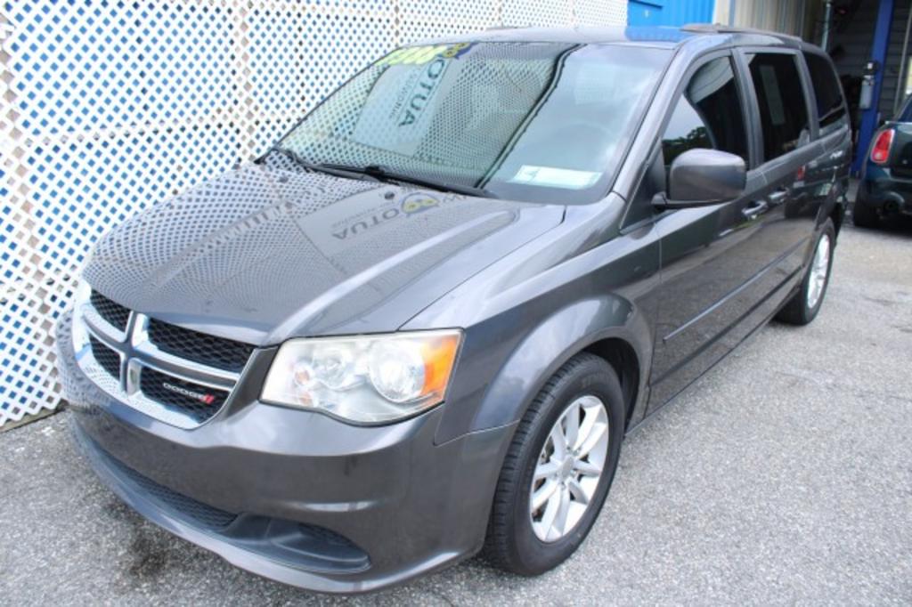2015 Dodge Grand Caravan - $7,988
