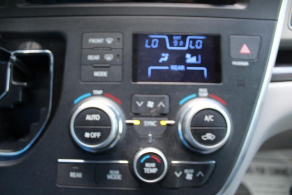 2015 Toyota Sienna - $20,988