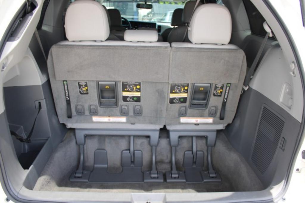 2015 Toyota Sienna - $20,988