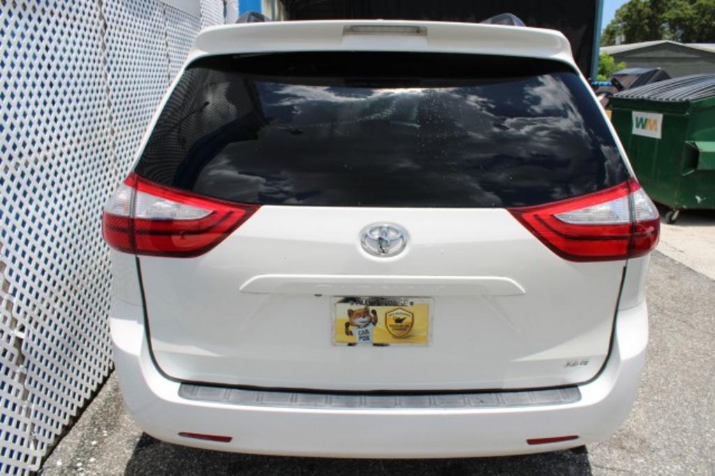 2015 Toyota Sienna - $20,988