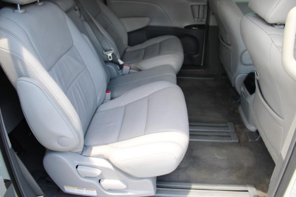 2015 Toyota Sienna - $20,988