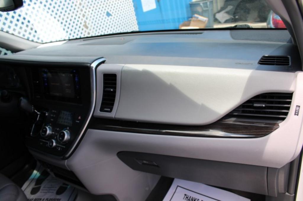 2015 Toyota Sienna - $20,988